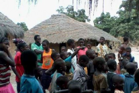 Crianças adoradores do Deus vivo !!! (África)